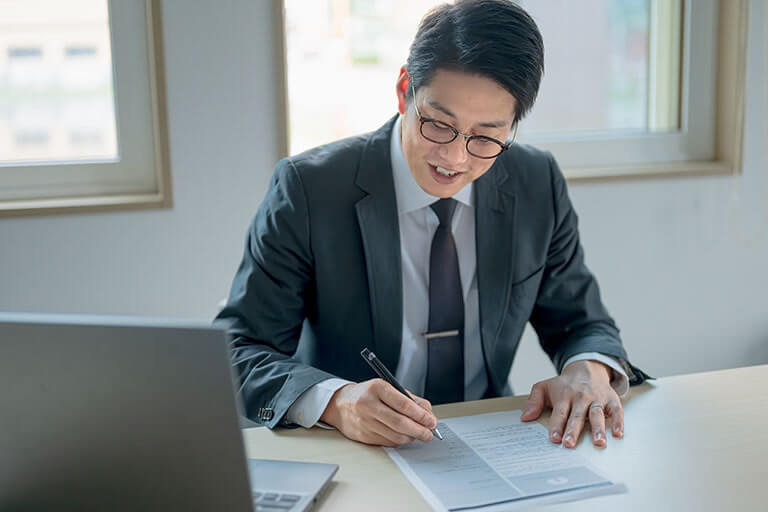 どちらの基準を採用しているかを確認する方法