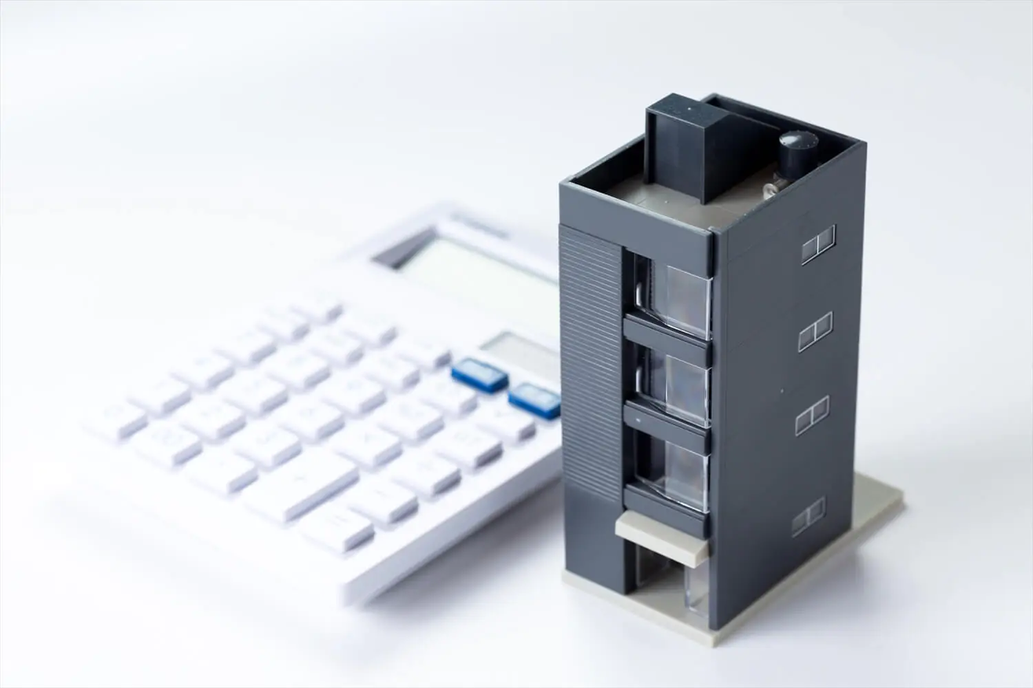 収益還元法とは?活用するメリットや計算式をわかりやすく解説